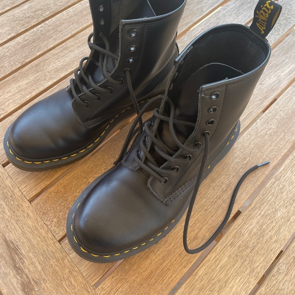 Dr. Martens | Shoes | Black Womens Doc 